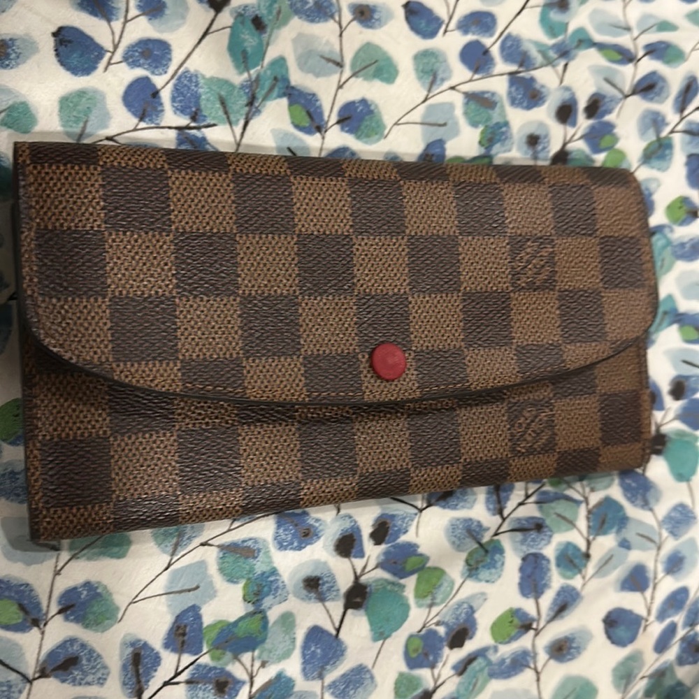 Louis Vuitton emilie wallet damier